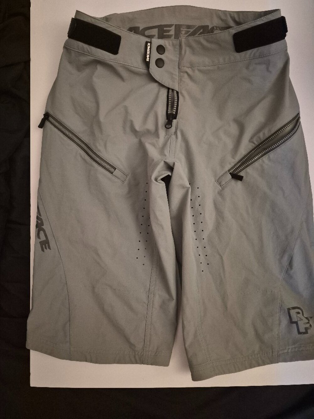 Race Face MTB Shorts – Size Small – Gray Mountain Bike Trail Shorts